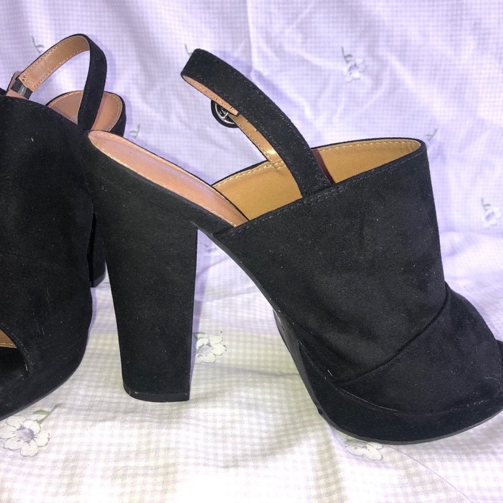 Sandals - Picture 2 of 3